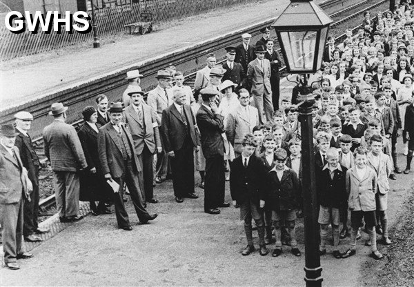 9-175a School Group Wigston Magna evacuation rehearsal c 1939