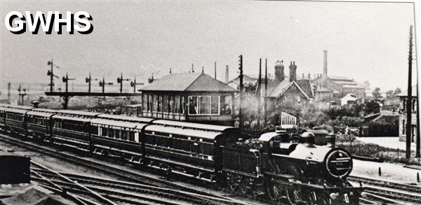 35-969 Royal Train passing through Wigston heading south in 1914