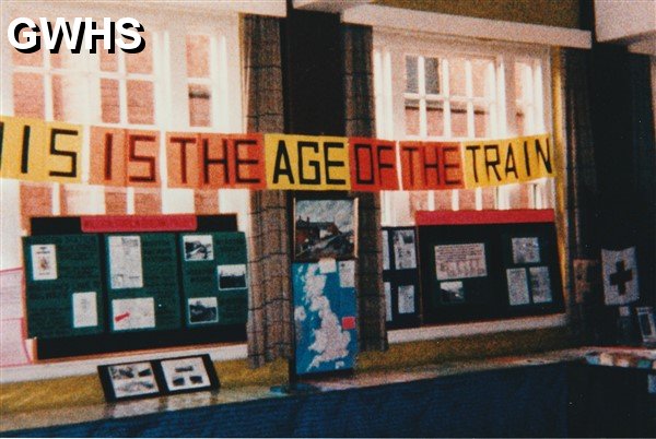 35-995 Exhibition in St Thomas's School room 1985