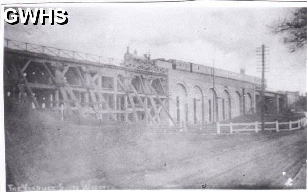 7-120 Train - Crow Mills South Wigston 1860