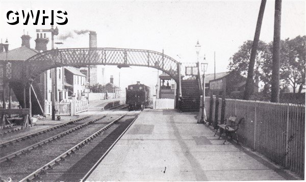 7-3 Level Crossing in South Wigston with platform staggered either side of the Blaby Road
