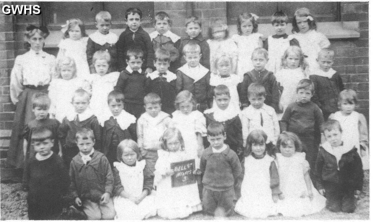 14-105 Bell Street School Class 3 Wigston Magna c 1900