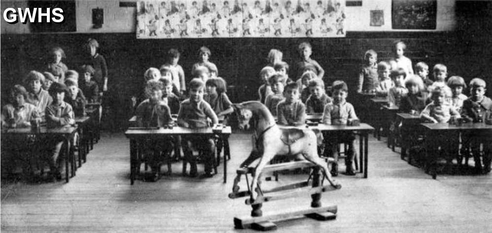 30-577 class at Bell Street Junior School Wigston Magna circa 1918
