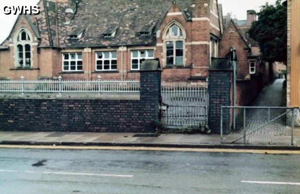 34-499 Bell Street School Wigston Magna showing Bell Jitty c 1960