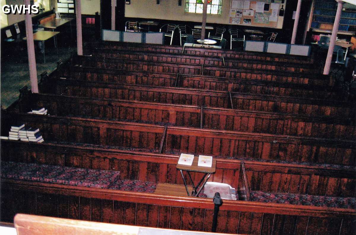 34-102 URC Pews in 2008 Long Street Wigston Magna before they were removed