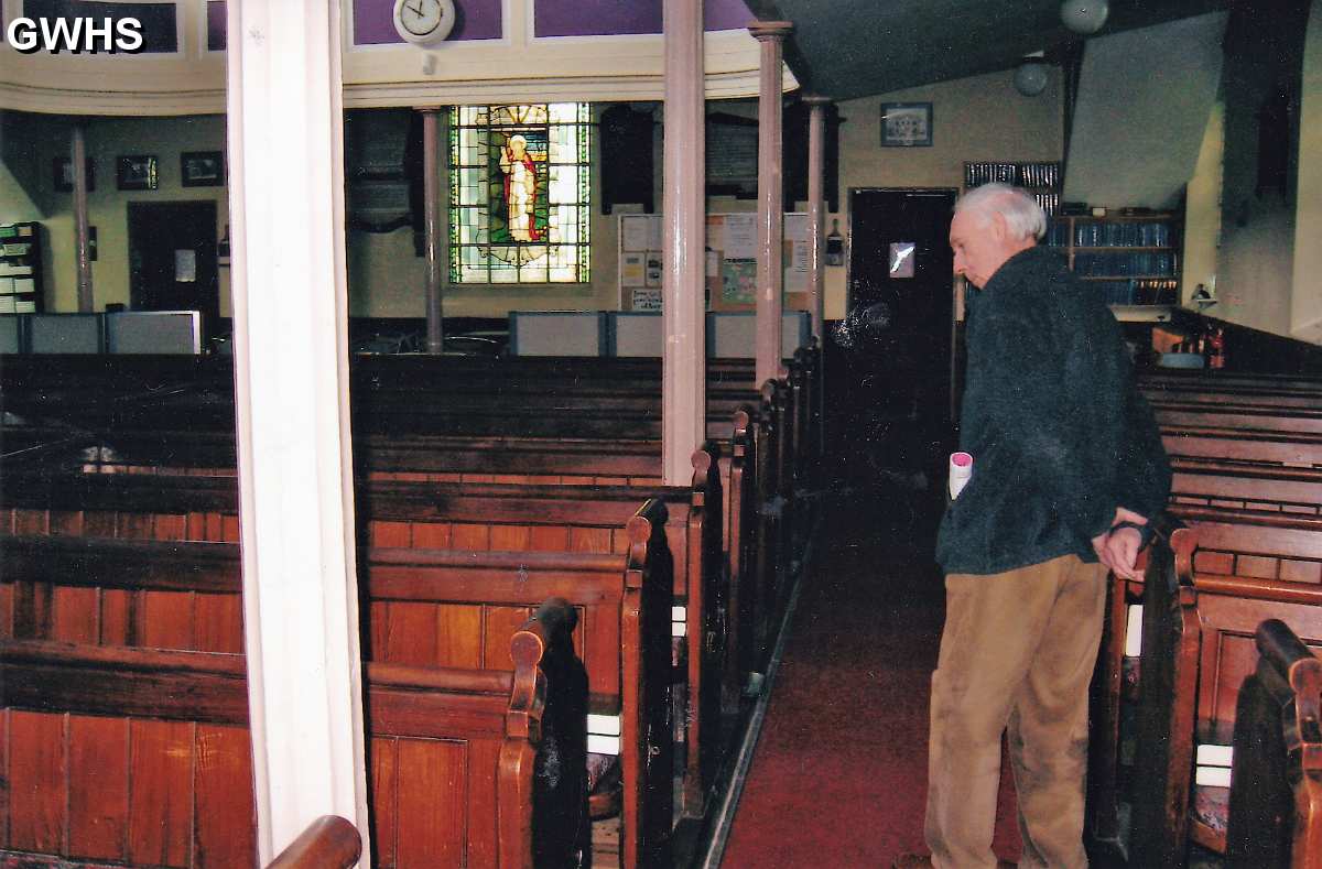 34-103 URC Pews in 2008 Long Street Wigston Magna before they were removed