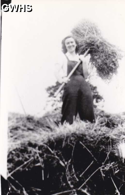 6-34 Working land girl 1940's in Wigston Magna