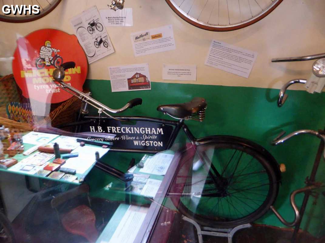 32-370 Museum at Abbey Pumping Station. Raleigh delivery bike from the 1950s Freckingham grocers Wigston.