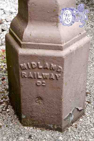 28-013 Midland Railway cast iron gas lamp post - Railway Terrace 'Twenty Row' - Wigston Magna - 1973  (John Stevenson)