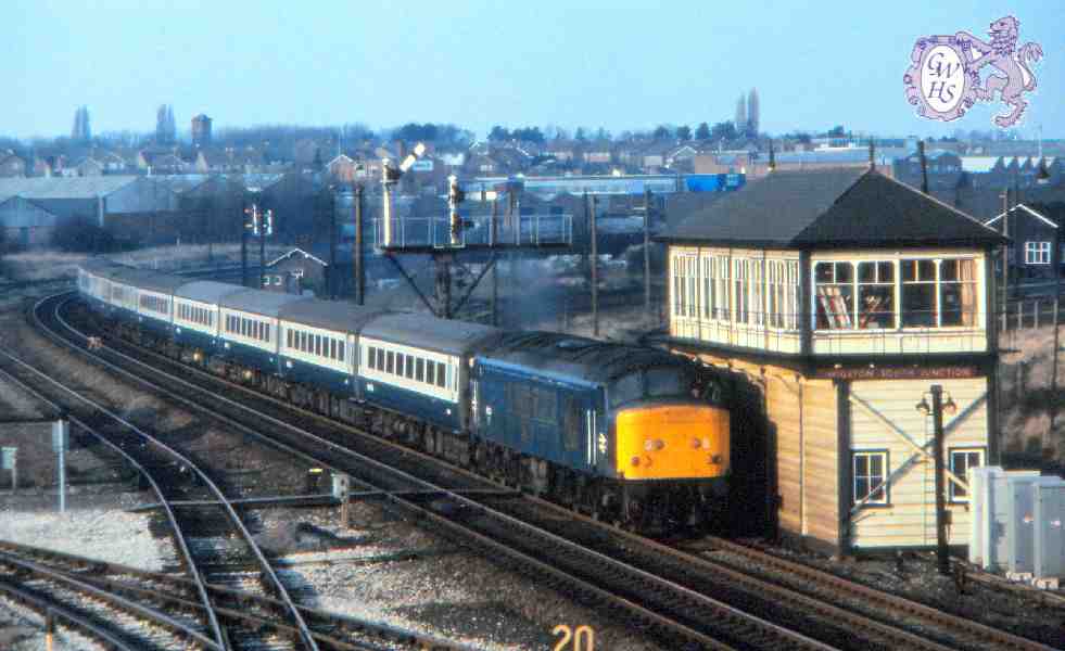 28-027 45 122 - 12.35hrs ex Sheffield to St Pancras - Wigston South Junction - 22 January 1983  (H.GambleJDS Collection)