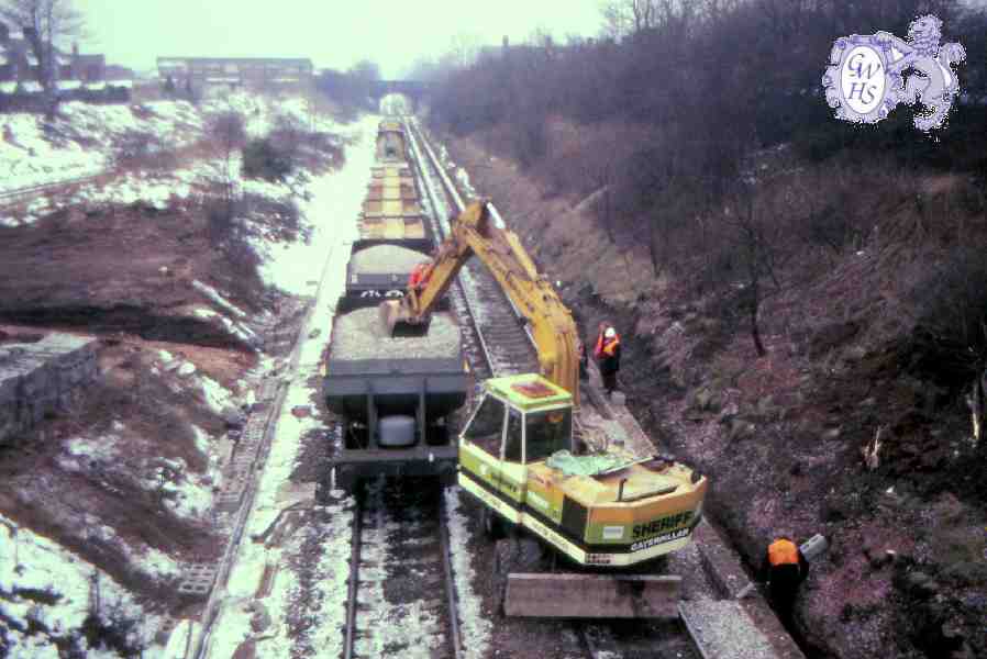 28-028 Construction of the new South Wigston station - December 1985  (J.BurfordJDS Collection)